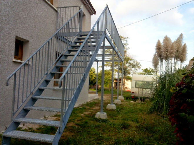 Escaliers et gardes corps en métal ferronnerie à beaulieu en ardeche méridionale