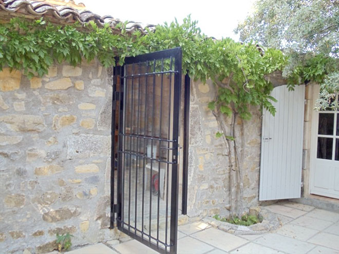 Portail et portes en ferronnerie metallerie en ardeche méridionale Sud