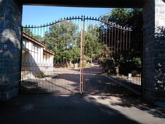 Portail et portes en ferronnerie metallerie en ardeche méridionale Sud