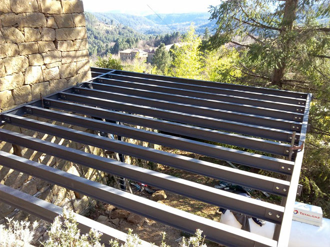 Pergolas terrasses verandas en métal ferronnerie à beaulieu en ardeche méridionale